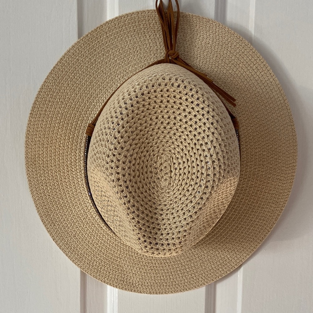 NWOT/ Stylish Tan Woven Cowgirl Hat - Picture 1 of 8